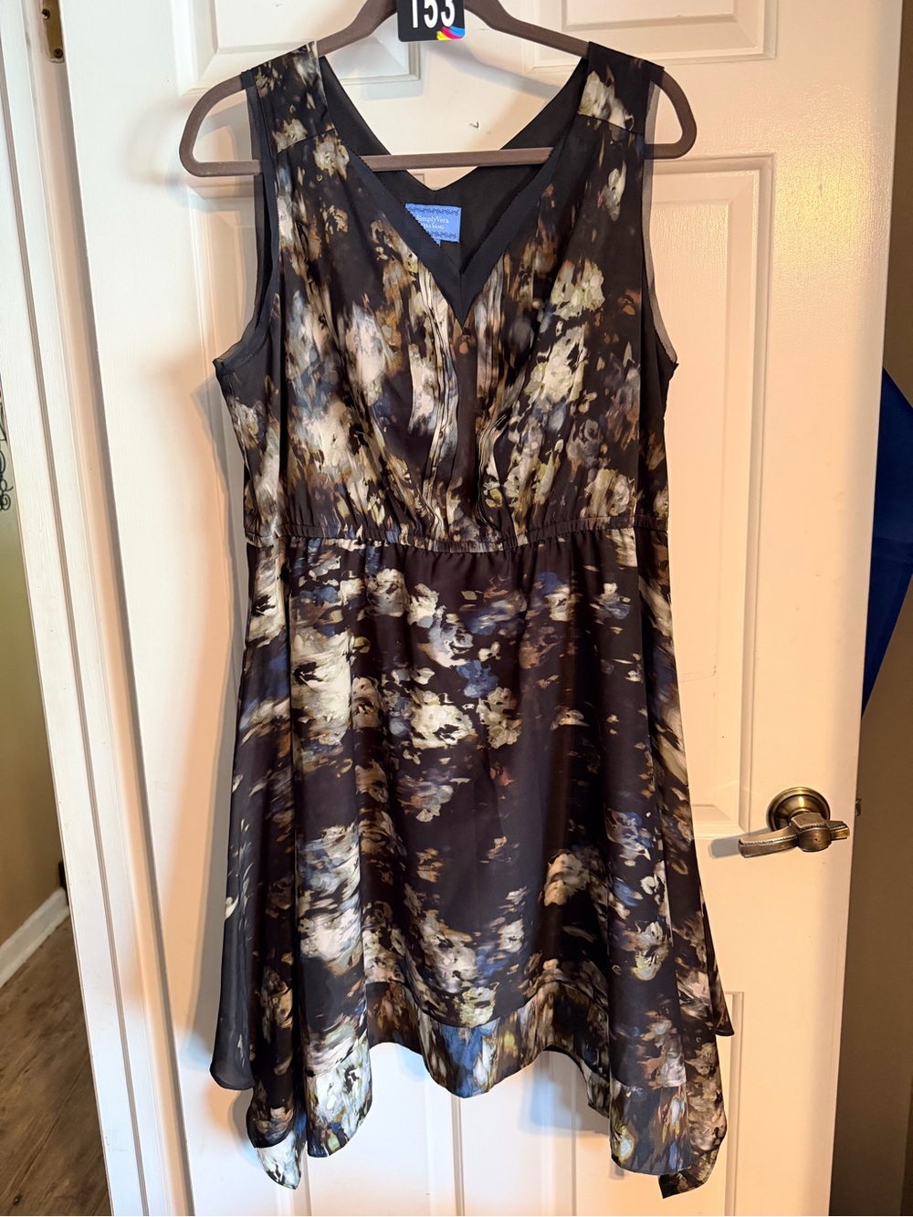 Simply Vera Vera Wang Black Floral V-Neck Sleeveless Dress